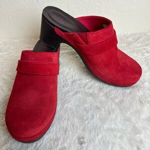 Crocs Sarah Triple Comfort Red Suede Clogs Size 7